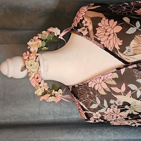 🩷 Hand Crafted Pink & White Silk Flower Crown - Picture 2 of 6